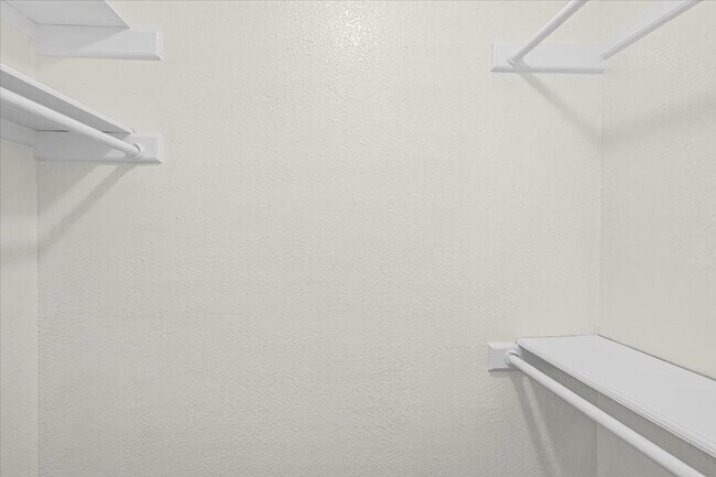 Building Photo - Very cute Lakeway duplex