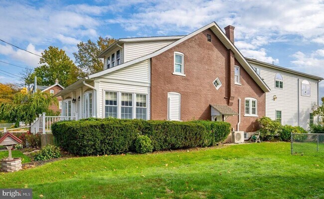 Building Photo - 308-310 E State St