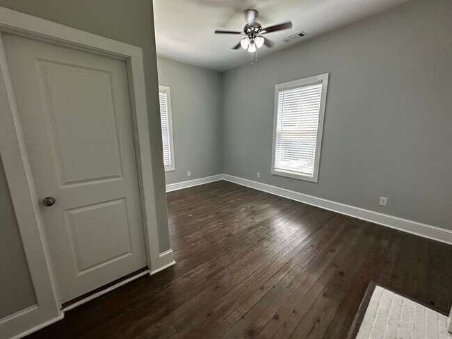 Building Photo - PRE-LEASING FOR AUGUST 2026!