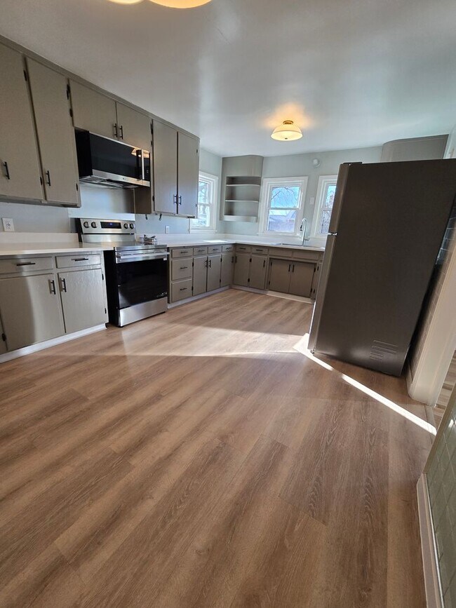 Building Photo - Remodeled Ranch Home