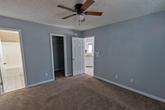 Building Photo - 6725 Taylor Ridge Rd