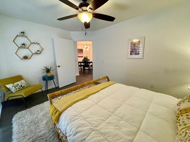 Building Photo - 41539 Woodhaven Dr W