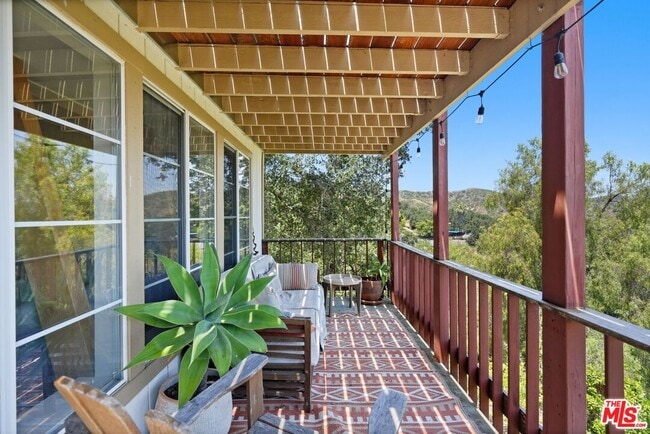Building Photo - 22013 Alta Dr