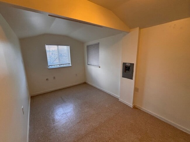 Building Photo - CAR1930-1990>**