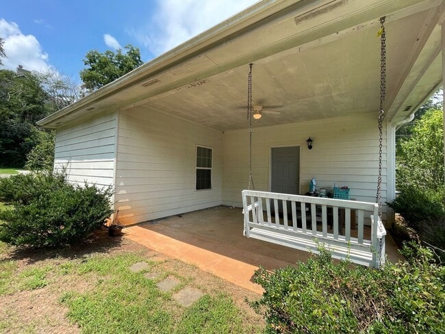 Building Photo - PRE-LEASING FOR AUGUST 9TH, 2026!