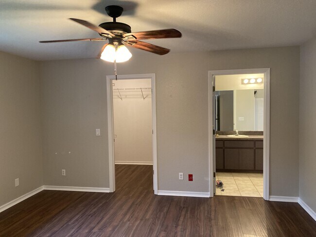 Building Photo - 3928 Champagne Ave