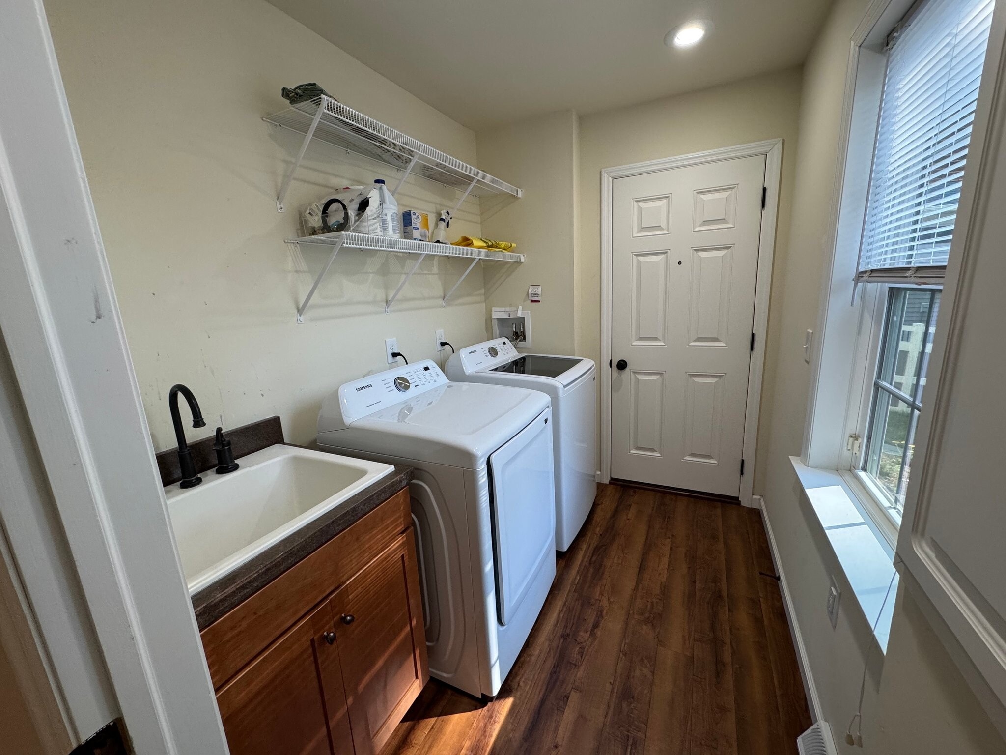 Building Photo - 2094 Fieldcrest Dr