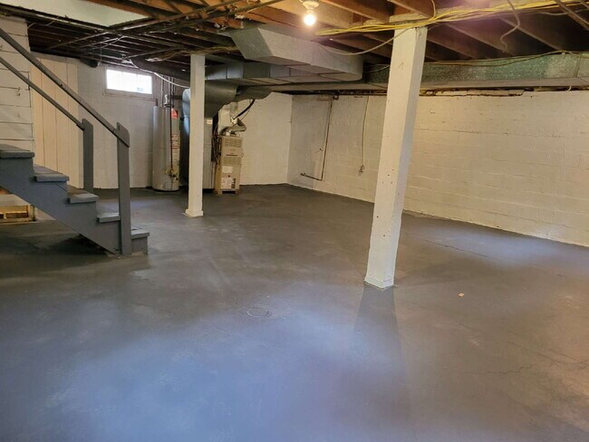 Building Photo - MODERN 3-BEDROOM HOME YOU DON’T WANT TO MISS!