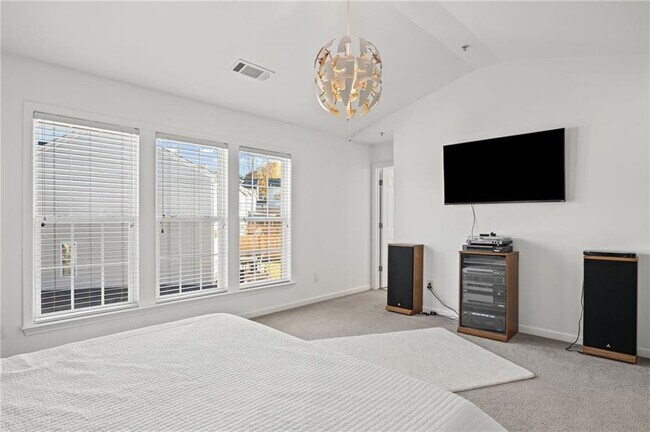 Building Photo - 266 Balaban Cir