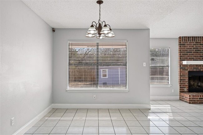 Building Photo - 16207 Parkway Dr