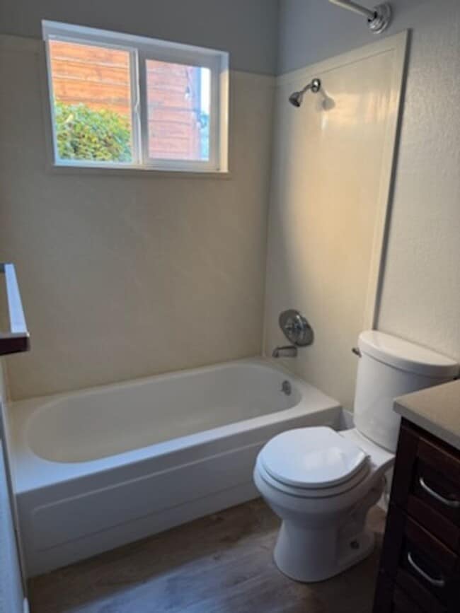 Building Photo - 318 W Second St