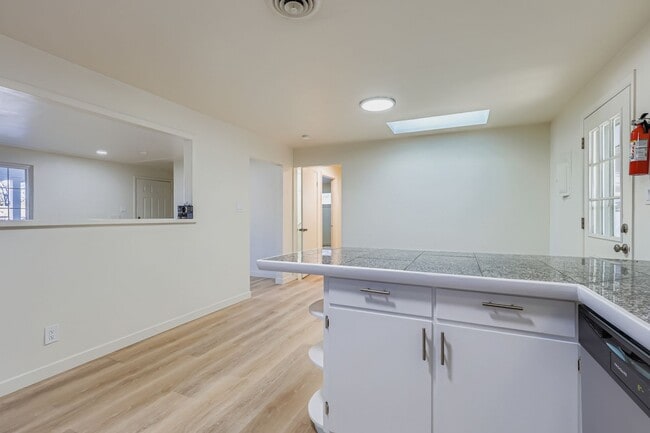 Building Photo - 4945 Wyandot St