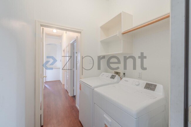 Building Photo - Unit