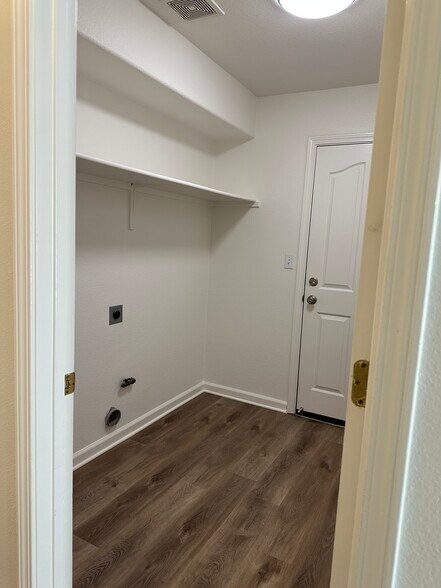 Building Photo - 2753 Whitney Dr