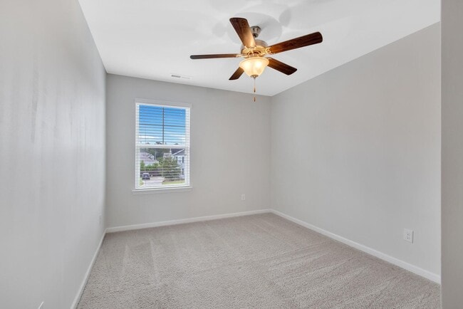 Building Photo - House for Rent in Holly Ridge with large y...