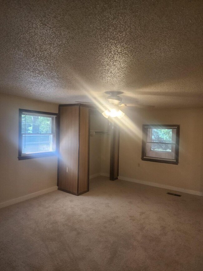 Building Photo - 224 Liberty Dr