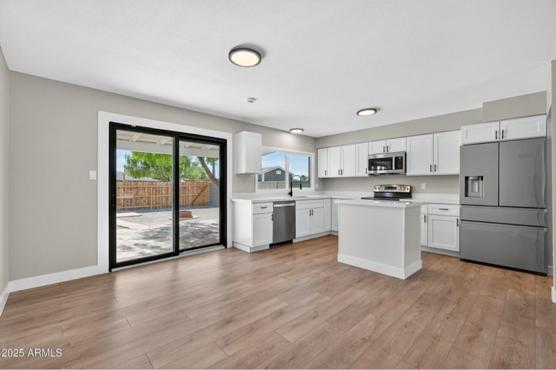 Building Photo - 5039 W Vernon Ave