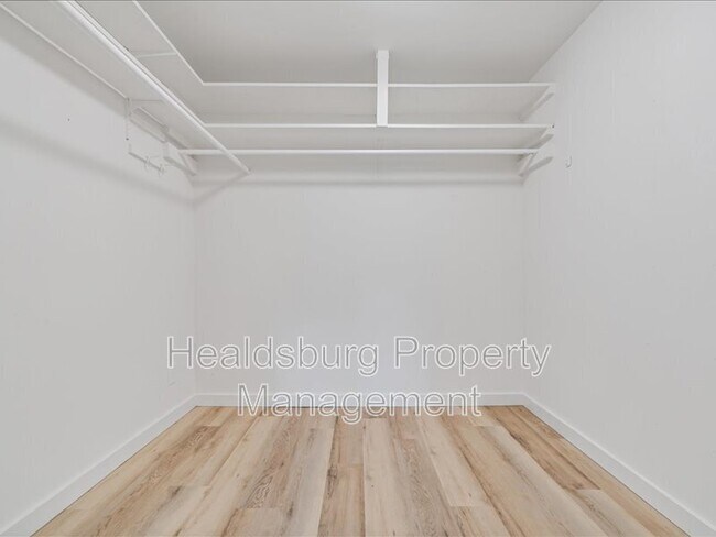 Building Photo - 2054 Madrone Ave