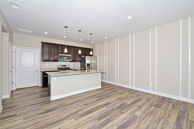 Building Photo - Gorgeous Townhome at Victory Ridge!