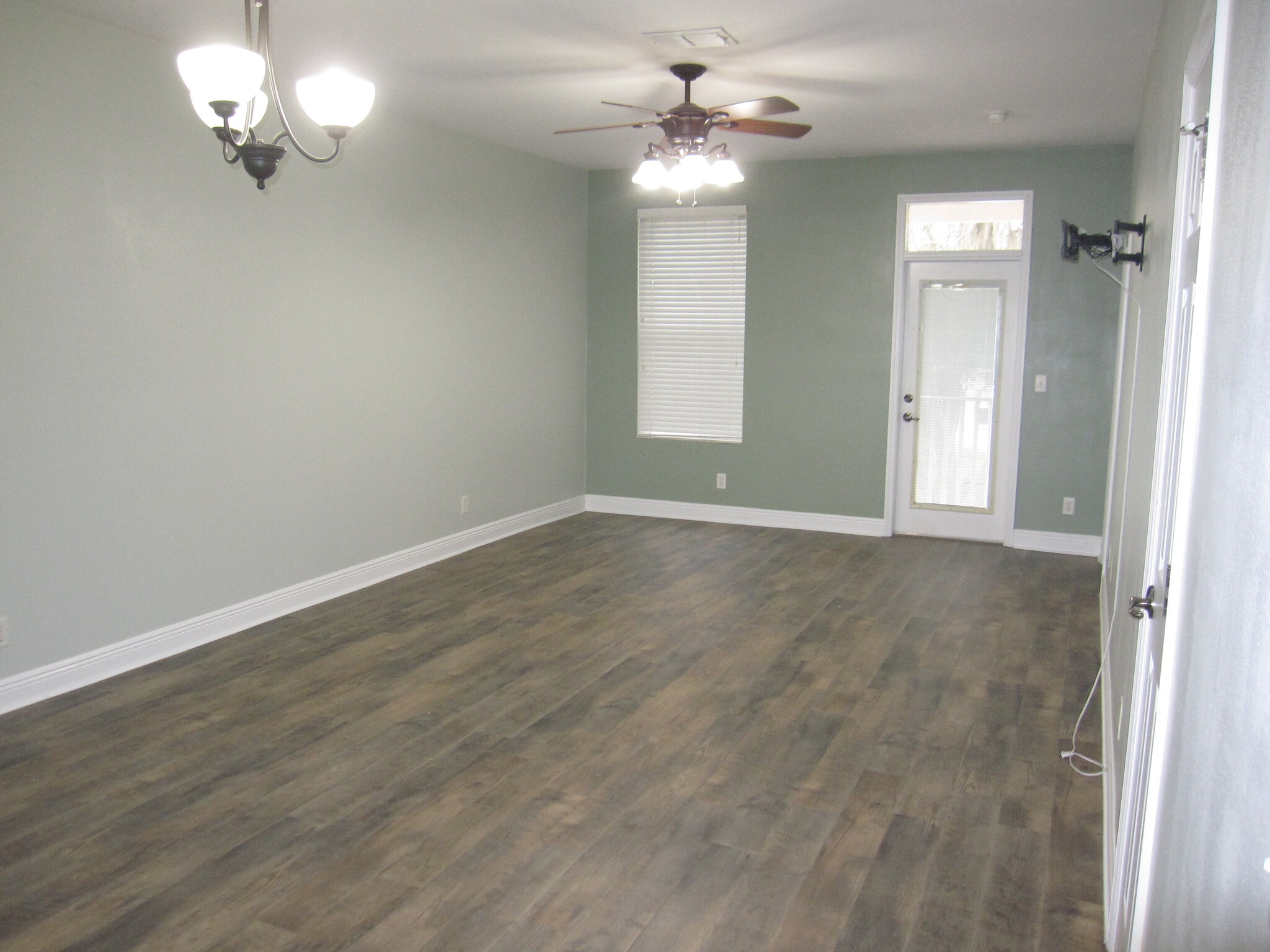 Open floor plan - 6144 Abbott Station Drive