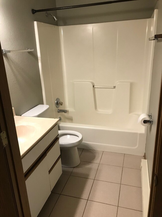 Building Photo - 212 E 4th St