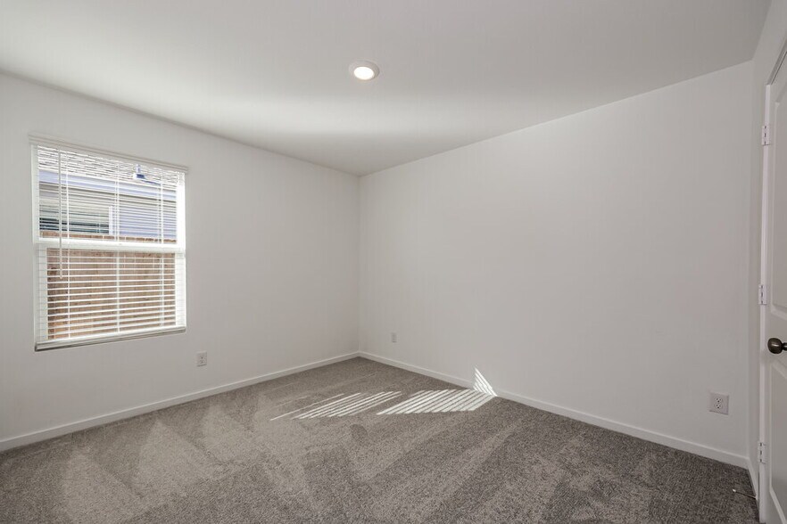 Building Photo - 122 Willow Wy