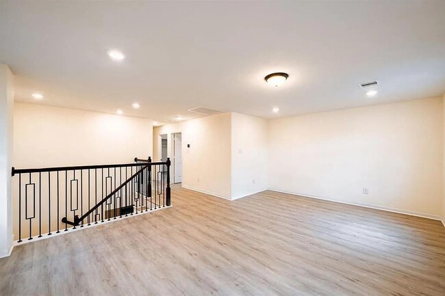Building Photo - 1842 Commons Hill Ln