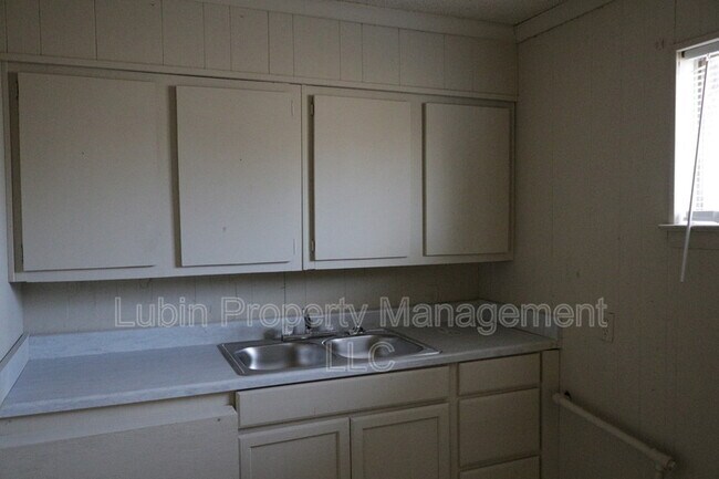 Building Photo - 649 E McLemore Ave