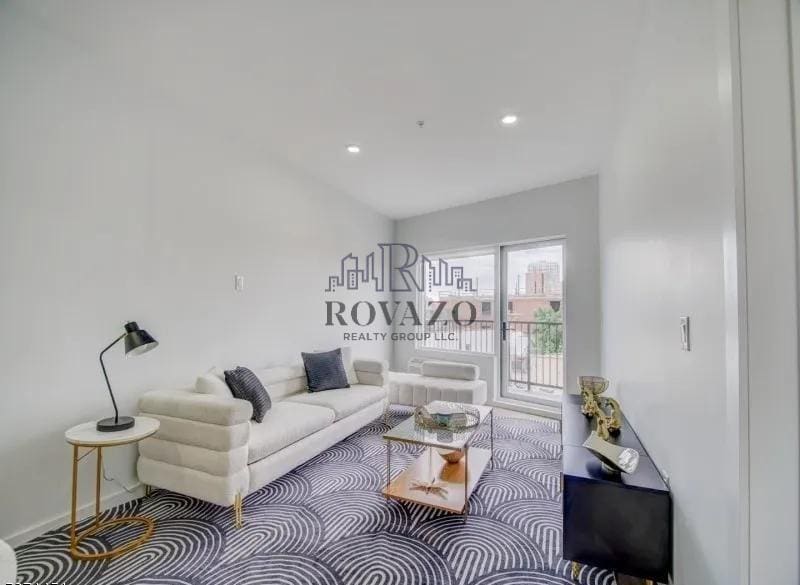 Building Photo - 486 Market St