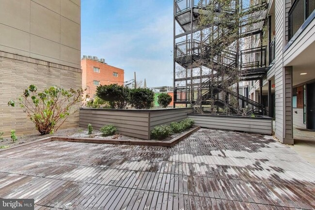 Building Photo - 1550 11th St NW