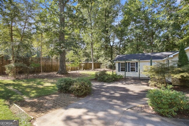 Building Photo - 102 Hickory Dr