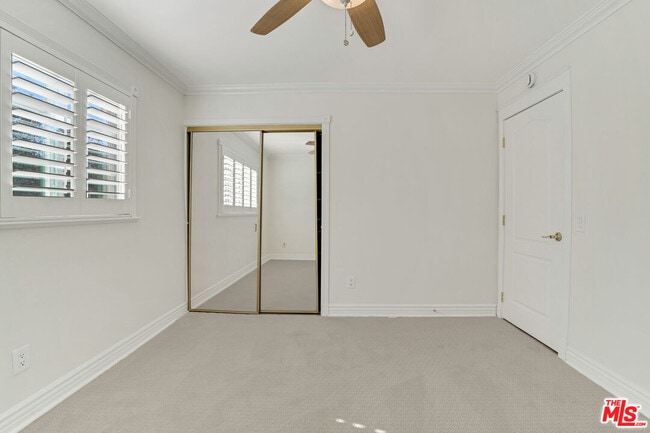 Building Photo - 10945 Cozycroft Ave