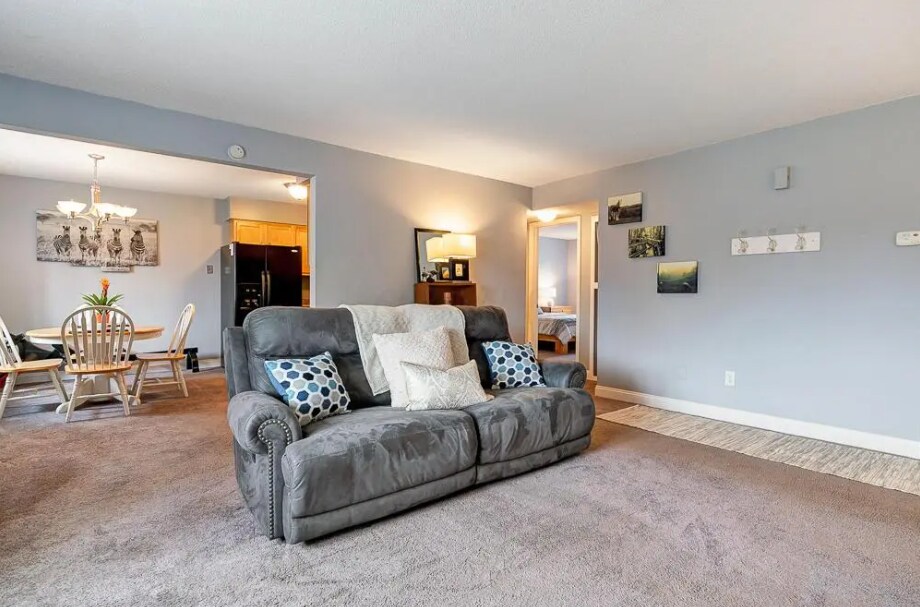 Living Room - 4819 Middletowne St