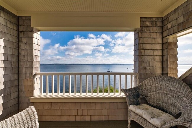 Building Photo - 73 Bayside Ave