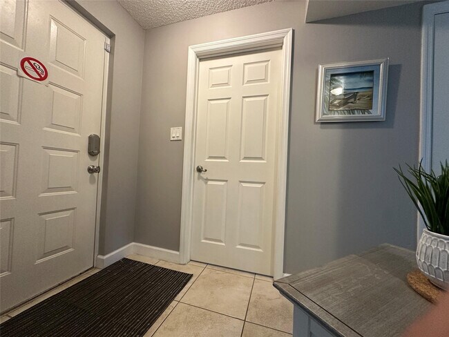 Building Photo - 17801 N Bay Rd