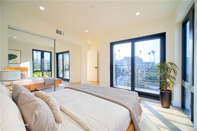 Building Photo - 616 S Mariposa Ave