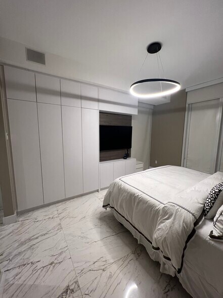 Building Photo - 21205 Yacht Club Dr