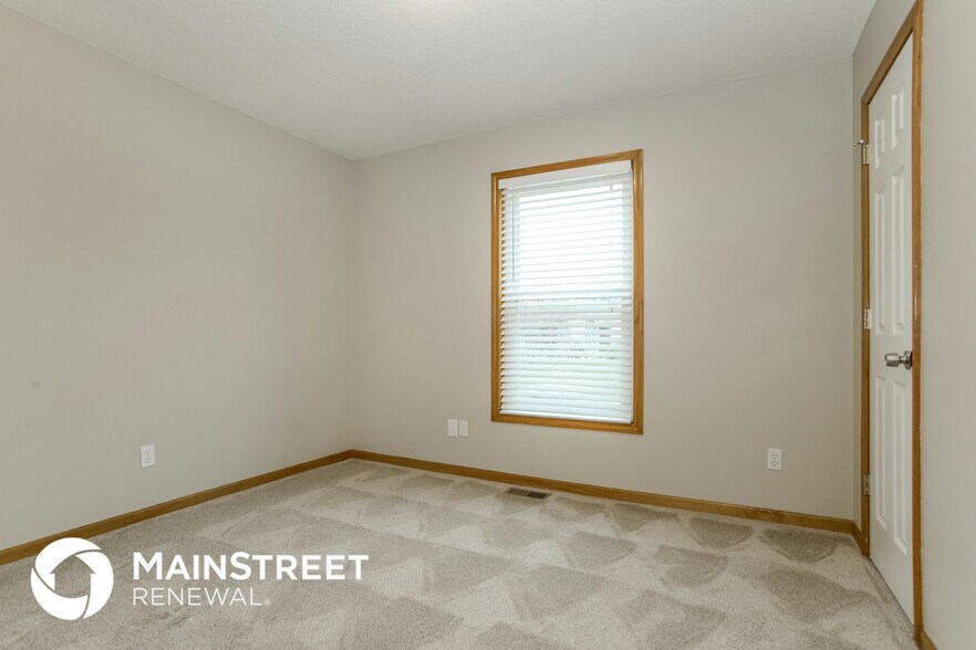 Building Photo - 606 S Sunset Ln