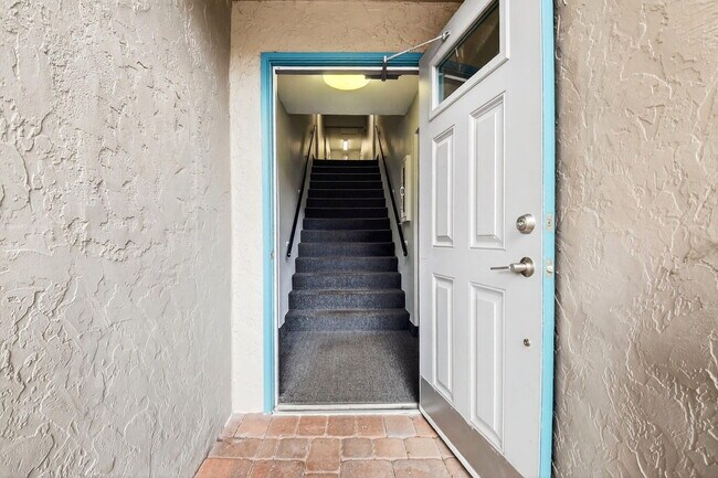 Building Photo - 9900 Pineapple Tree Dr