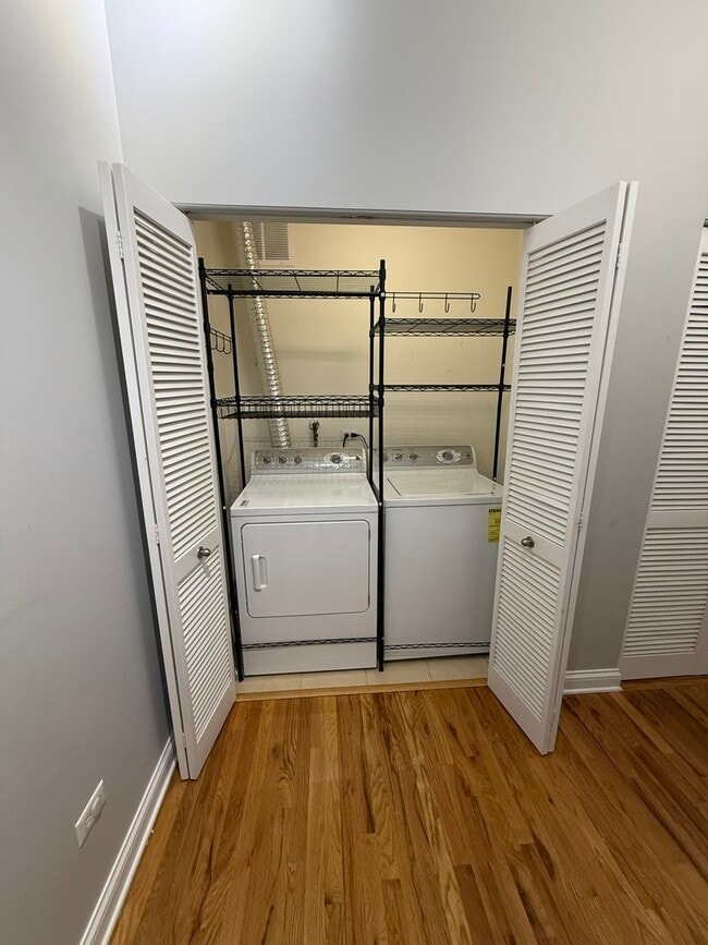 Building Photo - 2035 S Indiana Ave