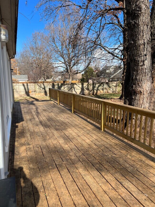 Building Photo - 4 bedroom/3 baths house
