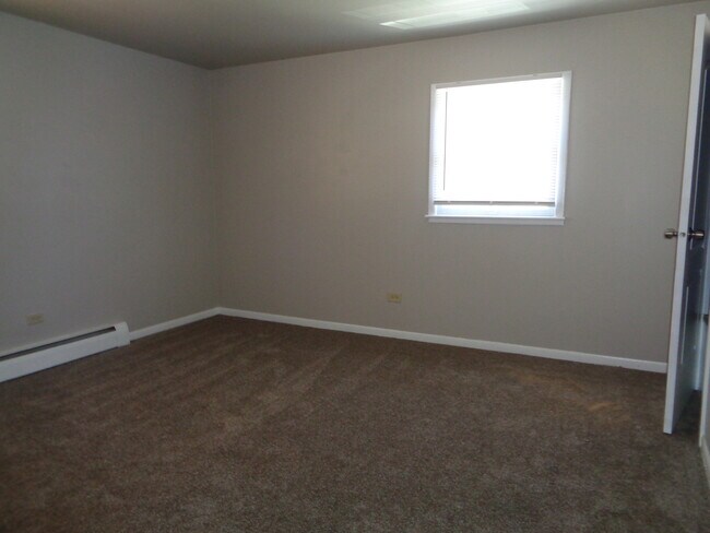 Building Photo - 9409 S 79th Ct