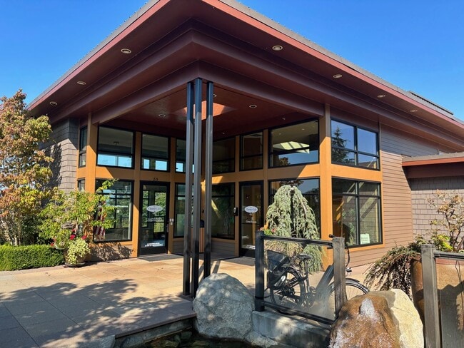 Building Photo - Waterview Condo 2 bed, 2 bath in Point Edw...