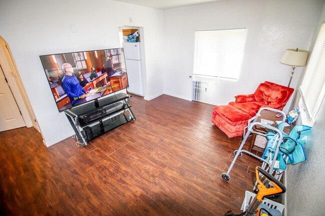 Building Photo - 2 bedroom, 1 bath house in Waterloo