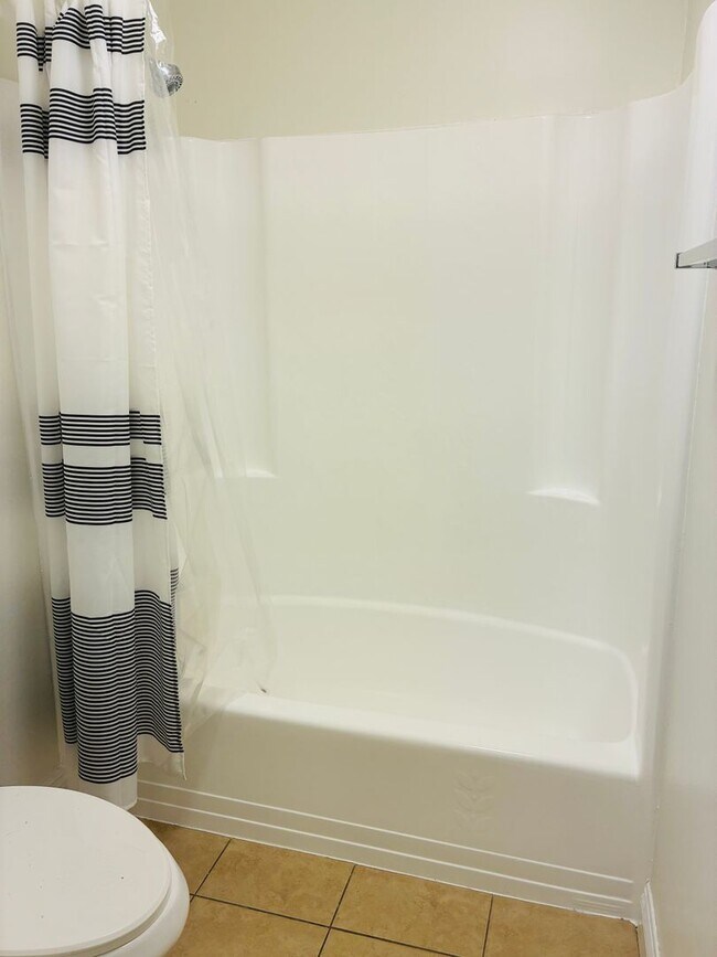 Building Photo - BEAUTIFUL 3 BEDROOM/ 2 BATH- ONE TIME RENTAL