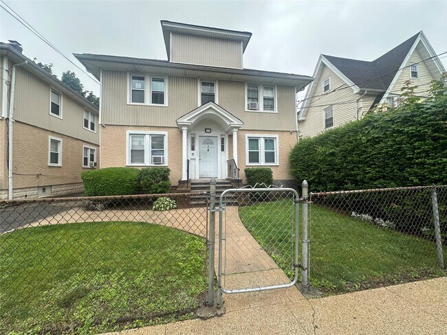 Primary Photo - 14 Van Cott Ave