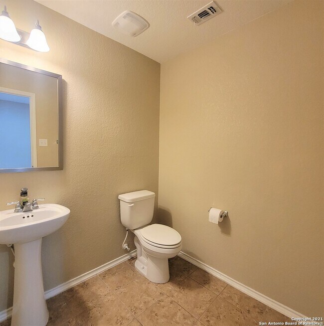 Building Photo - 2037 Brandywine Dr