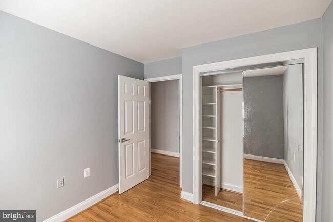 Building Photo - 14081 Fallbrook Ln