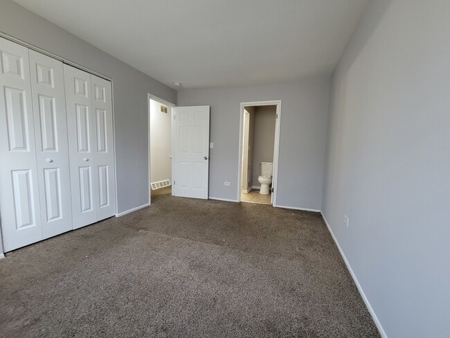 Building Photo - 906 Blackhawk Dr