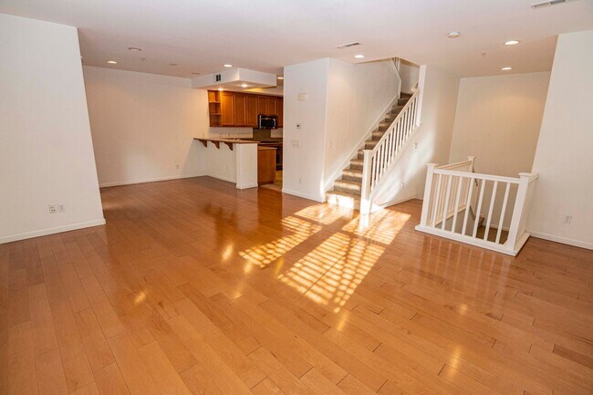 Building Photo - 947 Kestral Way